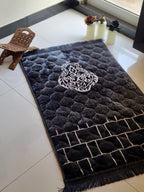 Black Motif Shaded Prayer Mat (Janamaz)