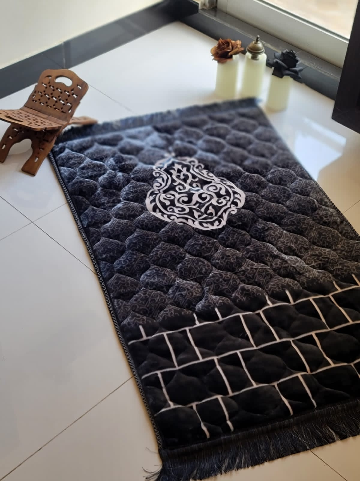 Black Motif Shaded Prayer Mat (Janamaz)