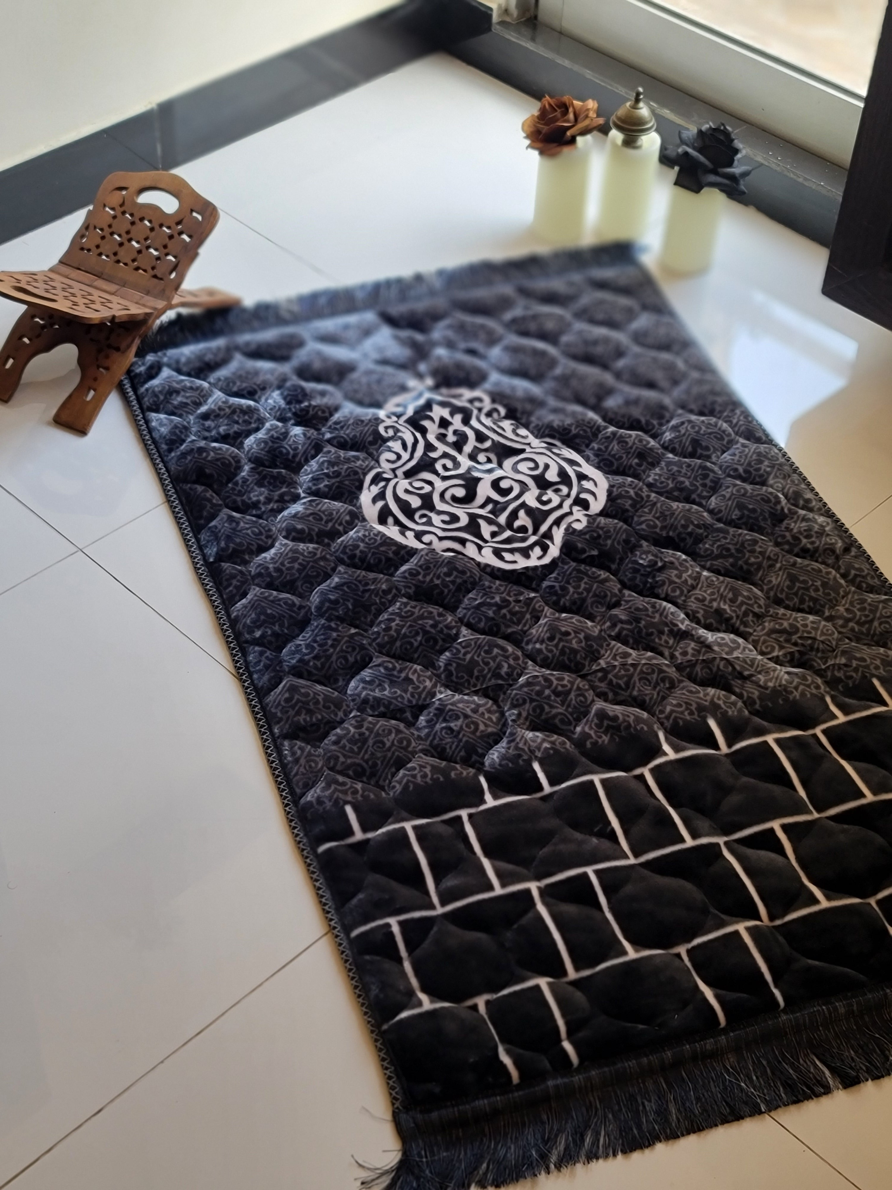 Black Motif Shaded Prayer Mat (Janamaz)