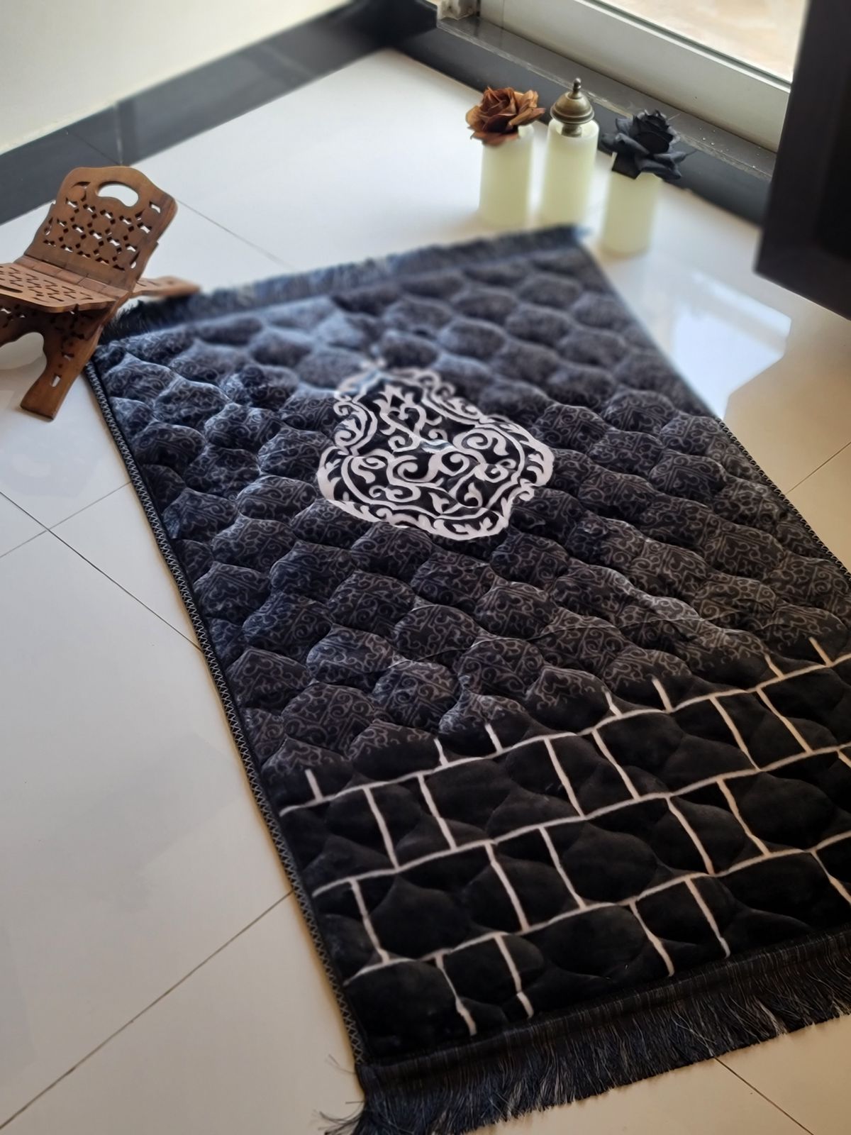 Black Motif Shaded Prayer Mat (Janamaz)