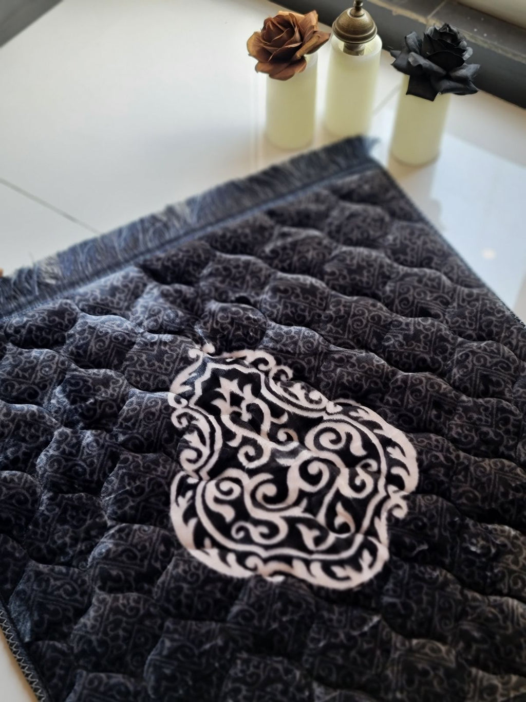 Black Motif Shaded Prayer Mat (Janamaz)