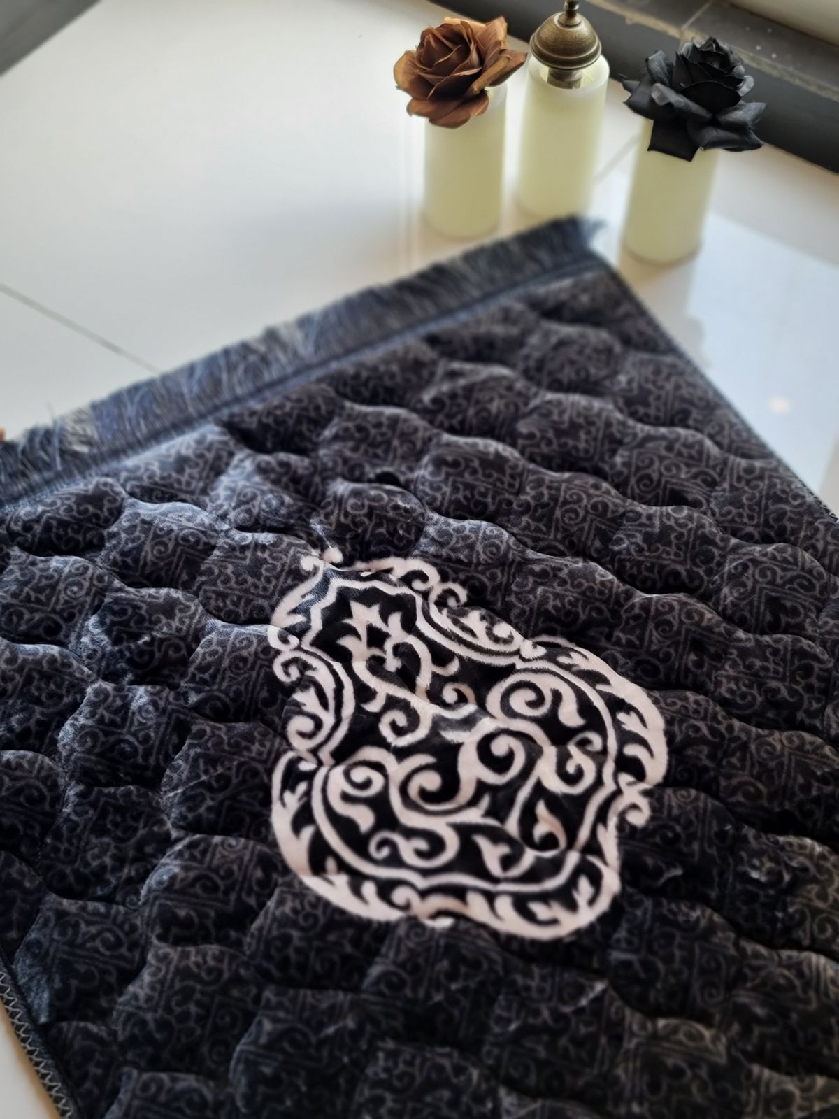 Black Motif Shaded Prayer Mat (Janamaz)