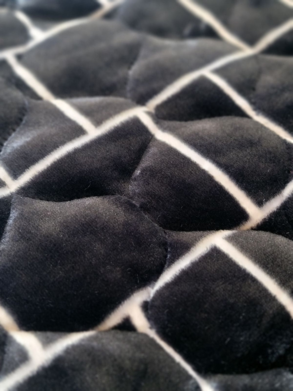 Black Motif Shaded Prayer Mat (Janamaz)